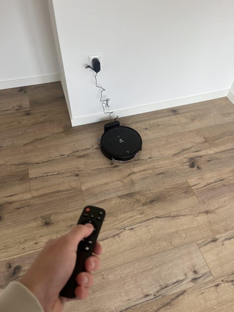 Aan en uitschakelen stofzuiger met afstandsbediening