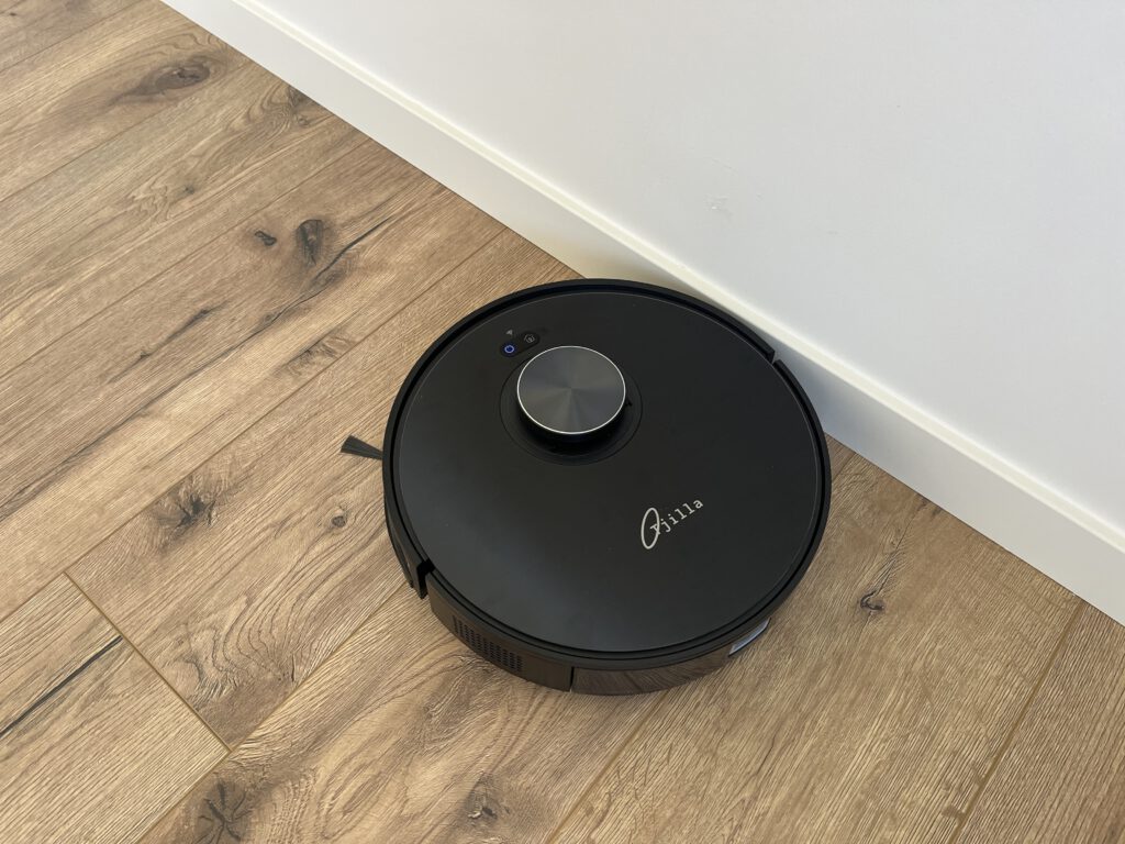 Stofzuigen langs de plinten